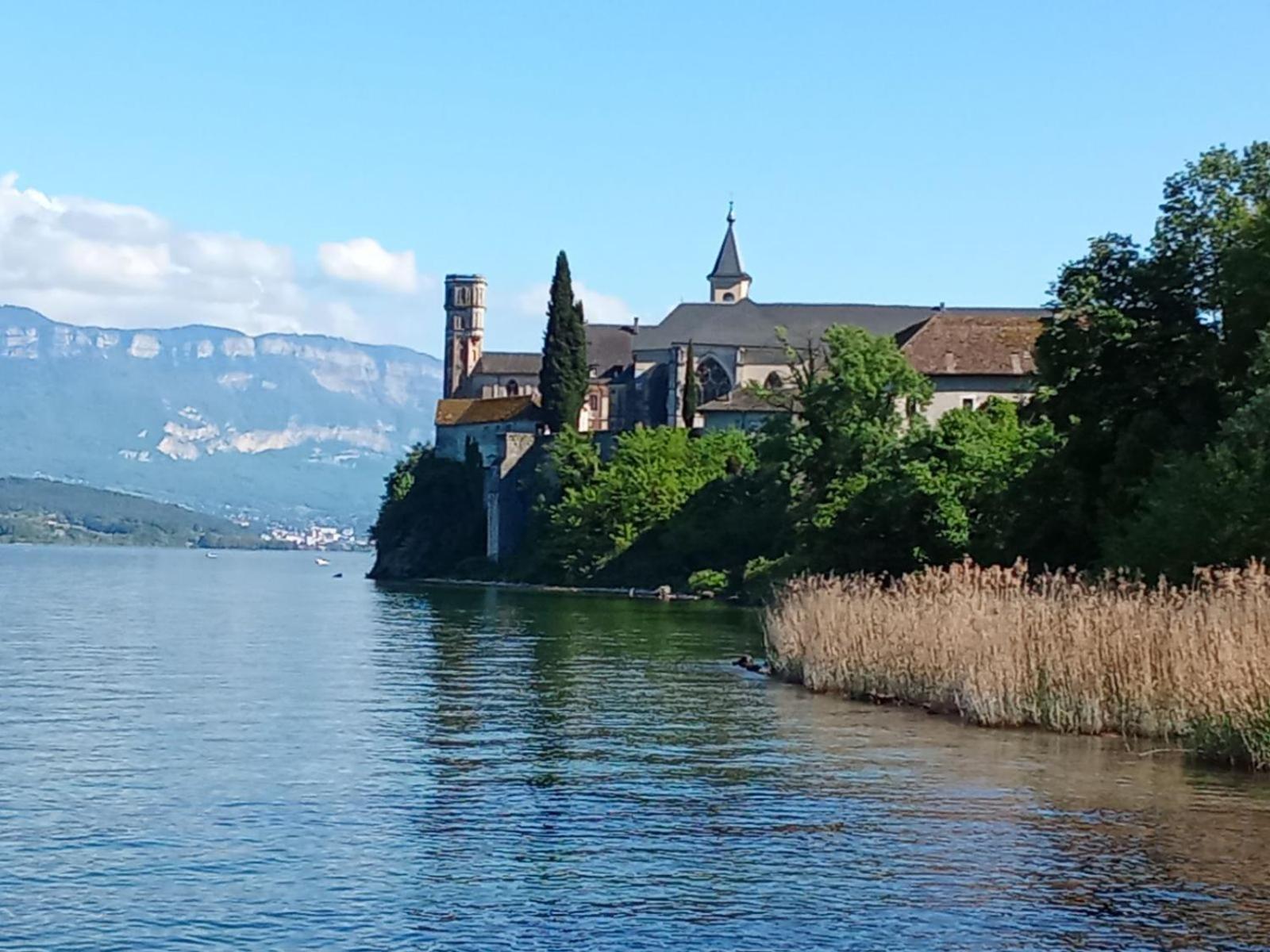 Bed and Breakfast Chez Karine Ceyzerieu Exterior foto